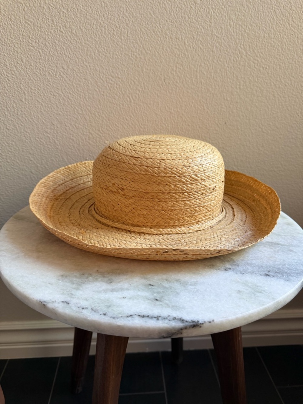 Vintage Liz Claiborne Tan Straw Raffia Wide Rolled Brim Summer Sun Hat - Picture 4 of 9